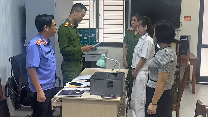 Cơ quan chức năng tỉnh Thanh Hóa công bố, kiểm sát thi hành Quyết định khởi tố, lệnh tạm giam bị can.