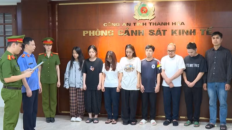 Cơ quan Cảnh sát điều tra thi hành quyết định khởi tố các bị can.