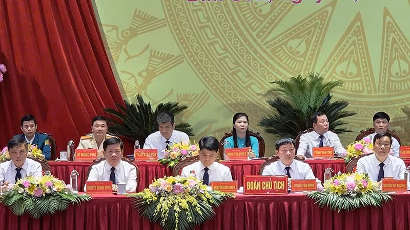 Đoàn Chủ tịch điều hành đại hội.