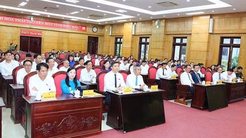 Các đại biểu tham dự kỳ họp thứ 5, Hội đồng nhân dân tỉnh Thanh Hóa khóa XIX.
