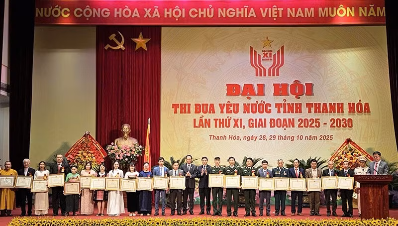 5-bang-khen.jpg