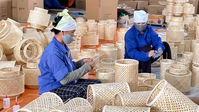 Các làng nghề truyền thống mây tre đan ở xã Phú Nghĩa (Hà Nội) duy trì và phát triển nhờ nguồn vốn tín dụng ngân hàng.