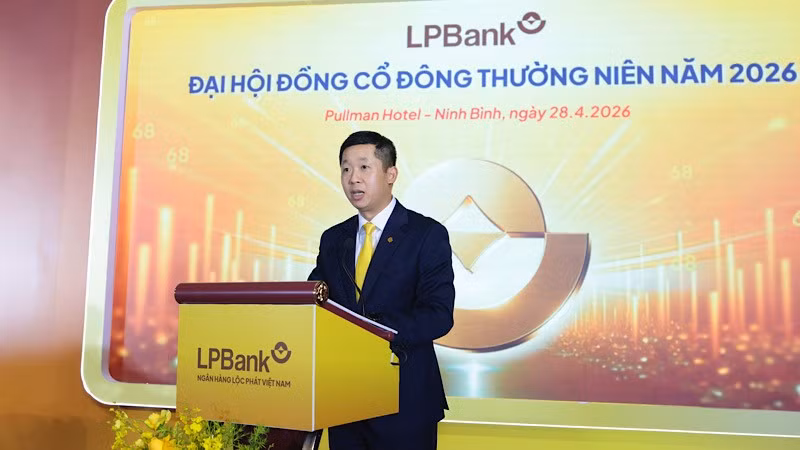 tong-giam-doc-lpbank-vu-quoc-khanh-trinh-bay-to-trinh.jpg