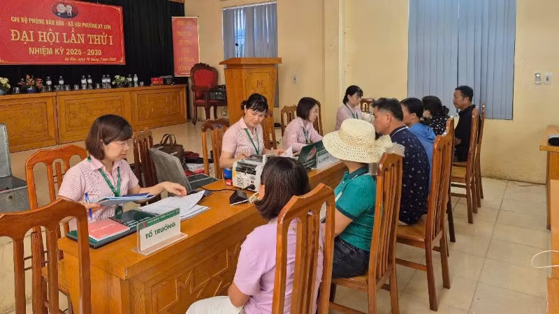 Duy trì hoạt động mạng lưới điểm giao dịch xã phục vụ nhân dân vay vốn thuận lợi.