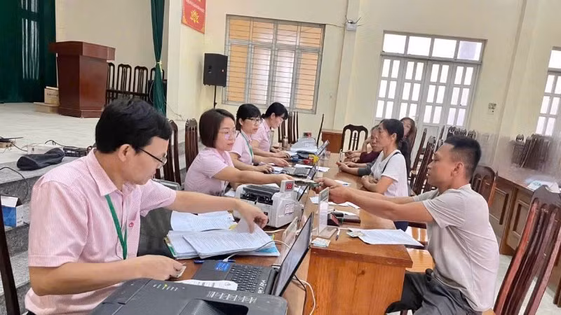 nhcsxh-hoa-binh-duy-tri-hoat-dong-mang-luoi-diem-giao-dich-xa-phuc-vu-nhan-dan-vay-von-thuan-loi1-4698.jpg