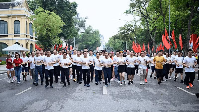 Các vận động viên tham gia giải chạy.