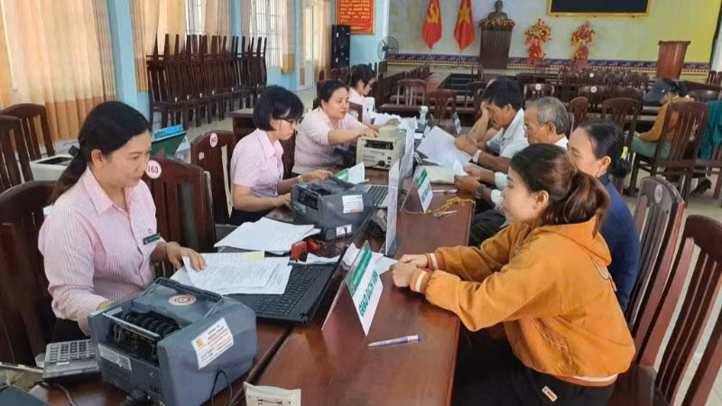 mang-luoi-diem-giao-dich-cua-nhcsxh-hoai-nhon-thuc-hien-cho-vay-von-uu-dai-da-dang-nhanh-chong-tao-thuan-loi-giup-nhan-dan-phat-trien-san-xuat-kinh-doanh1-3363.jpg