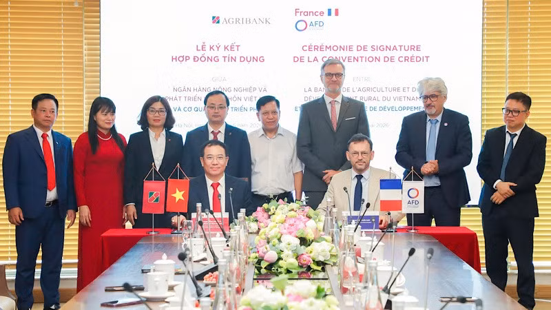Quang cảnh lễ ký kết. 