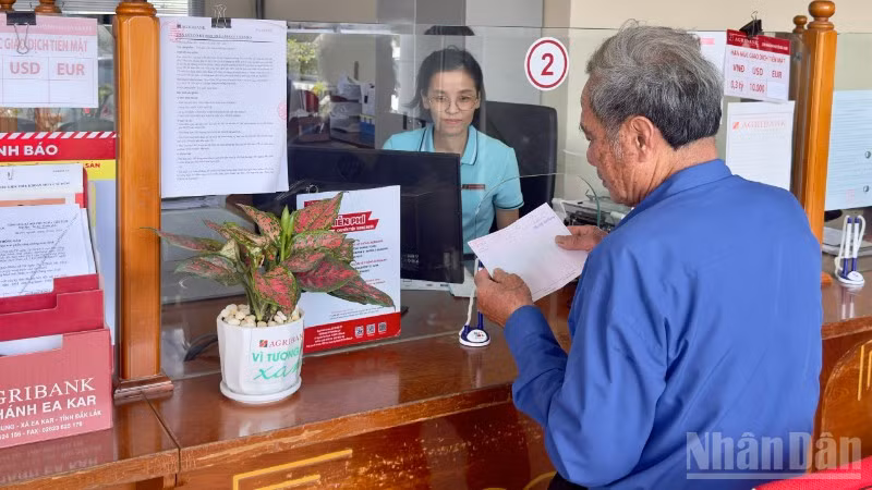 Tiền gửi dân cư vào hệ thống ngân hàng liên tục tăng kể từ năm ngoái đến nay.