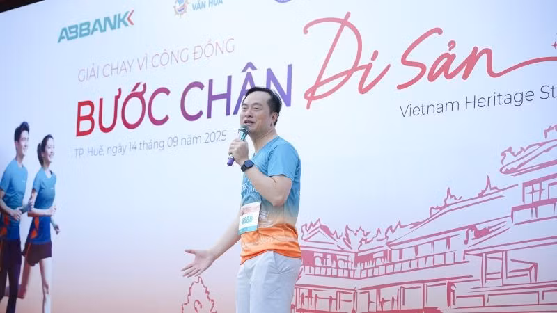 ong-pham-duy-hieu-tong-giam-doc-abbank-khang-dinh-giai-chay-buoc-chan-di-san-khong-chi-la-hoat-dong-gay-quy-ma-con-mo-ra-co-hoi-de-cong-dong-chung-tay-dong-hanh-cung-cac-nghe-nhan-va-lang-nghe-trong-viec-giu-gin-ph.jpg