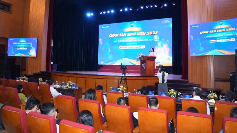 Quang cảnh buổi tọa đàm.