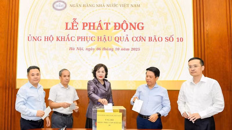 Ngân hàng Nhà nước Việt Nam phát động ủng hộ đồng bào khắc phục thiệt hại do cơn bão số 10 gây ra .