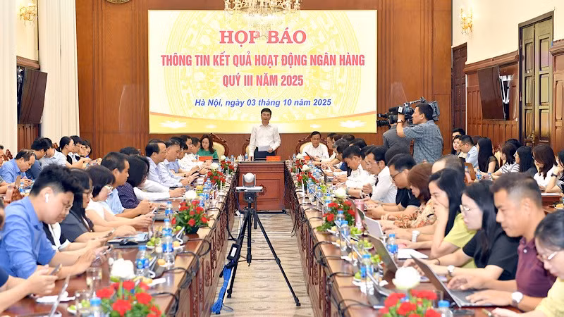 Toàn cảnh họp báo.