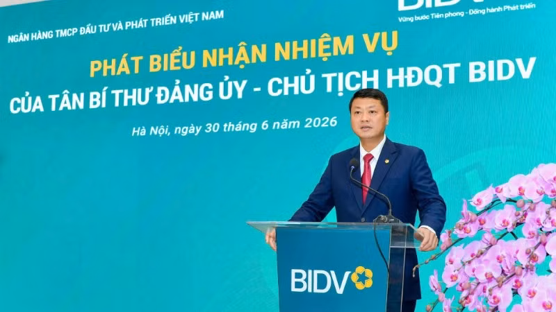 dong-chi-le-ngoc-lam-thay-mat-cac-can-bo-lanh-dao-bidv-duoc-bo-nhiem-phat-bieu-cam-on-va-nhan-nhiem-vu-1778.jpg