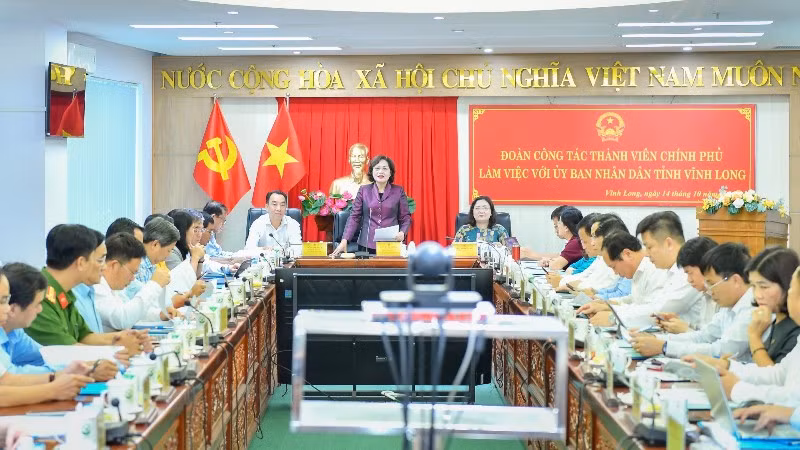Đoàn công tác Thành viên Chính phủ làm việc với tỉnh Vĩnh Long. 