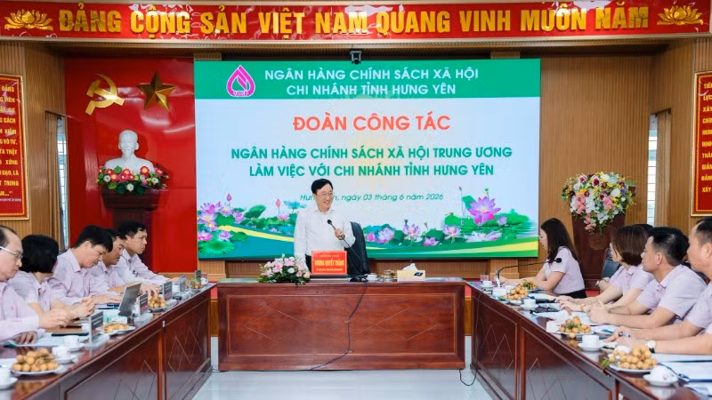 Tổng Giám đốc Ngân hàng Chính sách xã hội Trung ương Dương Quyết Thắng chủ trì buổi làm việc.