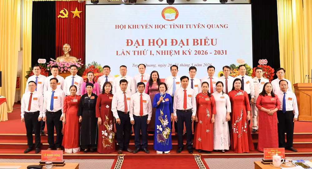 Ban Chấp hành Hội Khuyến học tỉnh Tuyên Quang khóa I ra mắt đại hội.