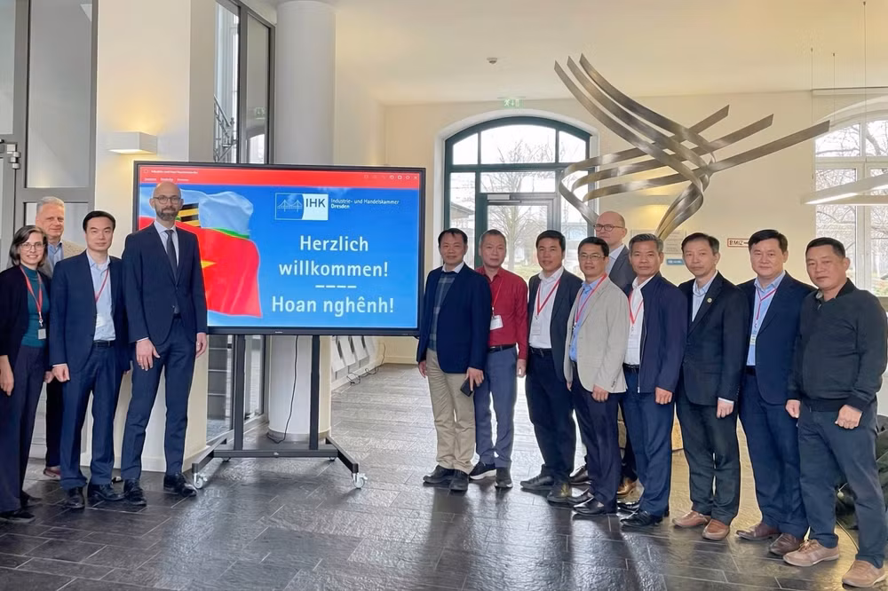 anh-1-fpt-polytechnic-chip-ban-dan.jpg