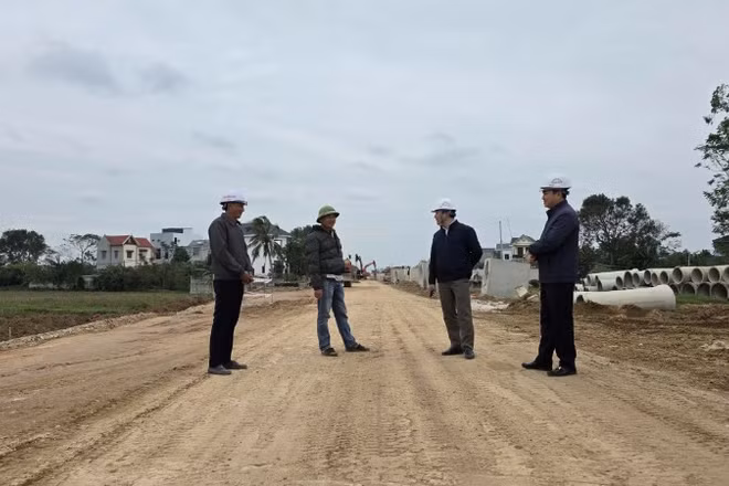 Kiểm tra tiến độ Dự án Tuyến đường bộ ven biển đoạn Nga Sơn-Hoằng Hóa.