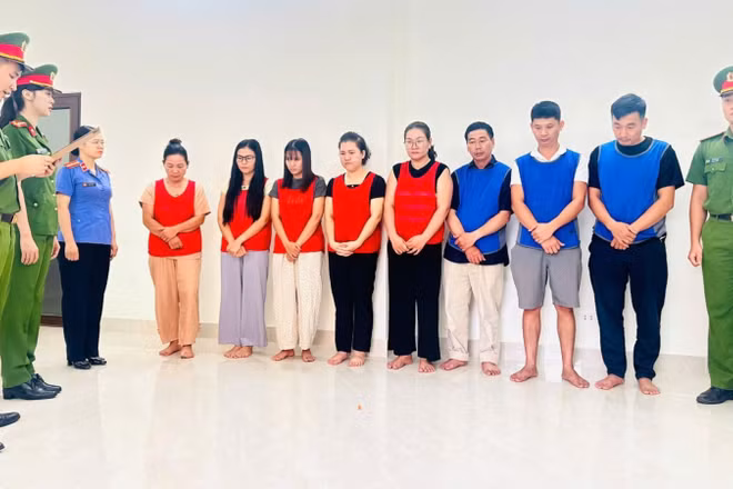 Cơ quan chức năng ra quyết định khởi tố vụ án, khởi tố bị can. (Ảnh: Công an tỉnh Thanh Hóa)