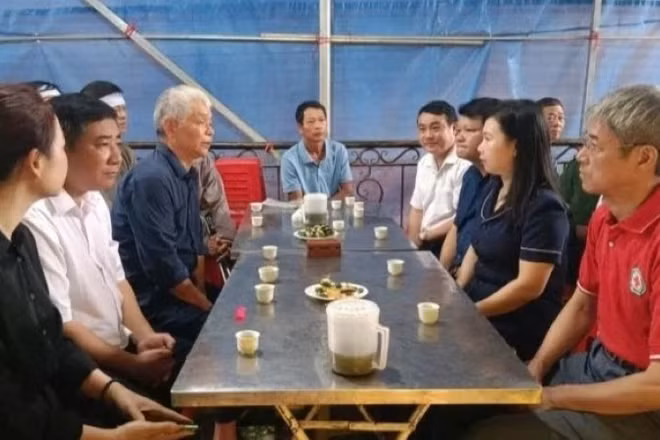 Thăm hỏi gia đình nạn nhân tử vong khi phòng, chống bão số 10.