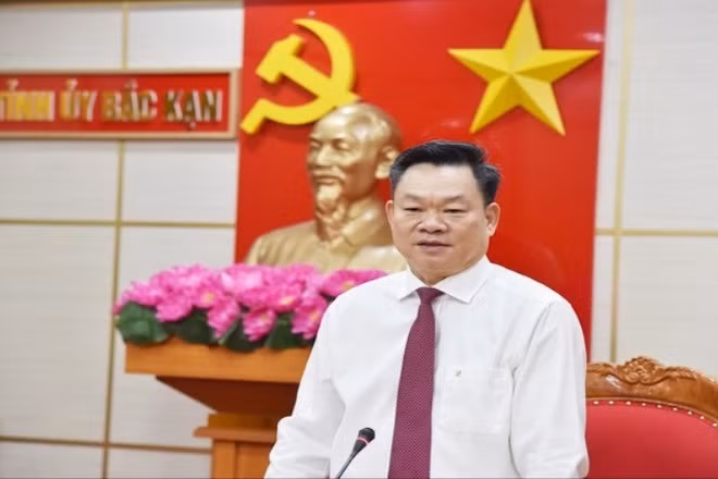 Bí thư Tỉnh uỷ Bắc Kạn Hoàng Duy Chinh phát biểu tại một cuộc họp Ban Thường vụ Tỉnh uỷ. (Ảnh: Cổng Thông tin điện tử tỉnh Bắc Kạn)