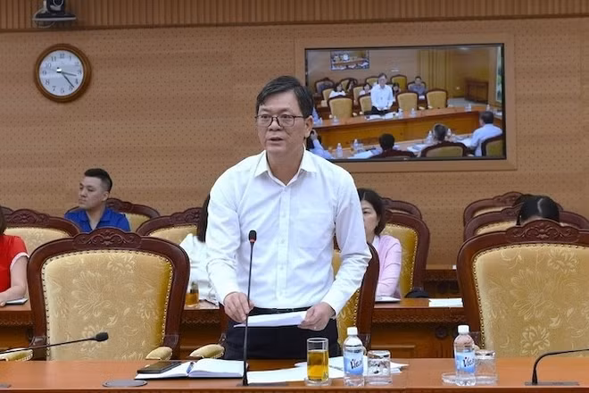 Ông Nguyễn Mạnh Cường, Phó Giám đốc Kho bạc Nhà nước phát biểu tại Hội nghị Hướng dẫn triển khai các công việc liên quan đến lĩnh vực tài chính, ngân sách khi tổ chức chính quyền địa phương hai cấp.