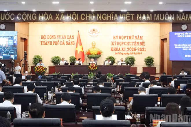 Kỳ họp thứ 5 đã thông qua 5 nghị quyết quan trọng.