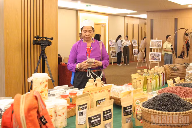 Sản phẩm địa phương của bà con được hỗ trợ phát triển, tiêu thụ.