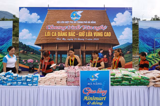 Hội Liên hiệp Phụ nữ thành phố Đà Nẵng tổ chức gian hàng 0 đồng tại xã miền núi.