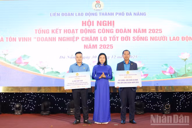 Liên đoàn Lao động thành phố Đà Nẵng trao hỗ trợ quà Tết và Mái ấm Công đoàn năm 2026.