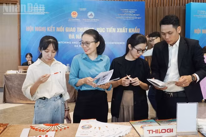 Các đơn vị, doanh nghiệp giới thiệu, quảng bá sản phẩm.