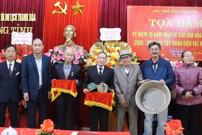 Bảo tàng tỉnh Thanh Hóa tiếp nhận nhiều hiện vật do các cá nhân hiến tặng.