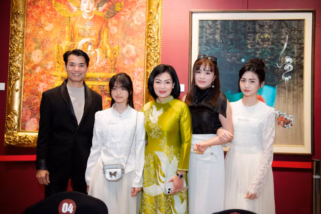 Phiên đấu giá được đánh giá là khá thành công khi hầu hết tranh của các họa sĩ đều được bán với mức giá cao.