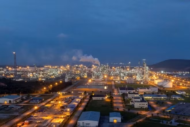 Nhà máy Lọc hóa dầu Nghi Sơn.