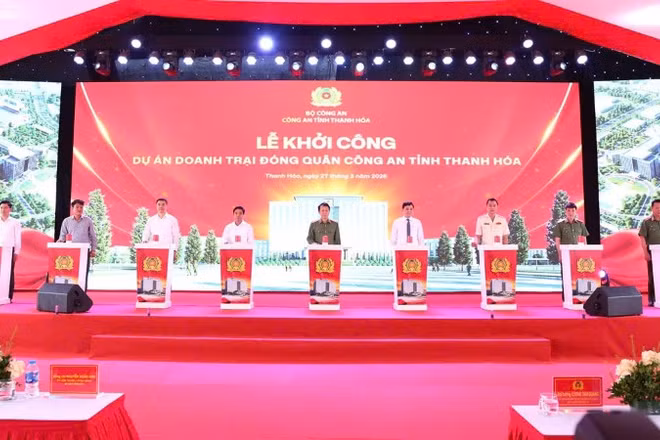 Nghi thức bấm nút khởi công dự án doanh trại đóng quân Công an tỉnh Thanh Hóa.