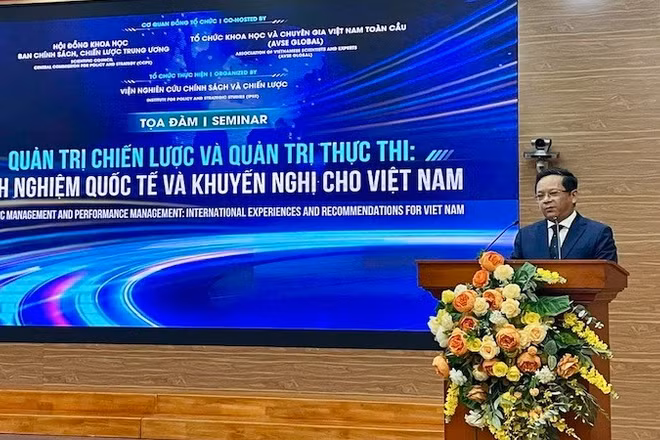 Tiến sĩ Nguyễn Đức Hiển, Phó Trưởng ban Chính sách chiến lược Trung ương phát biểu tại Tọa đàm.