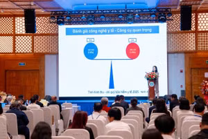Chuyên gia trình bày tham luận tại sự kiện. (Ảnh: HÀ CHÂU) 