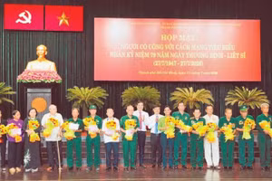 Thành phố Hồ Chí Minh tổ chức họp mặt người có công với cách mạng tiêu biểu nhân kỷ niệm 79 năm Ngày Thương binh-Liệt sĩ.