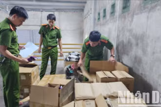 Công an Quảng Trị phát hiện, thu giữ 2,5 tấn mỹ phẩm không rõ nguồn gốc.