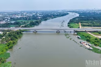 Cầu Bình Gởi vượt sông Sài Gòn có chiều dài 1km.