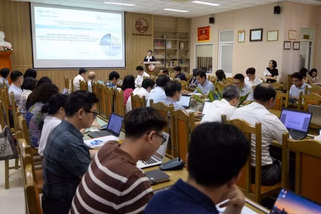 Quang cảnh buổi tọa đàm.