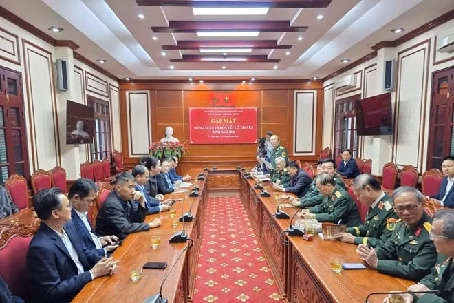 Ban liên lạc truyền thống hữu nghị Việt Nam-Lào (Bộ Quốc phòng) tổ chức gặp mặt mừng Xuân và đón Tết cổ truyền Bính Ngọ.