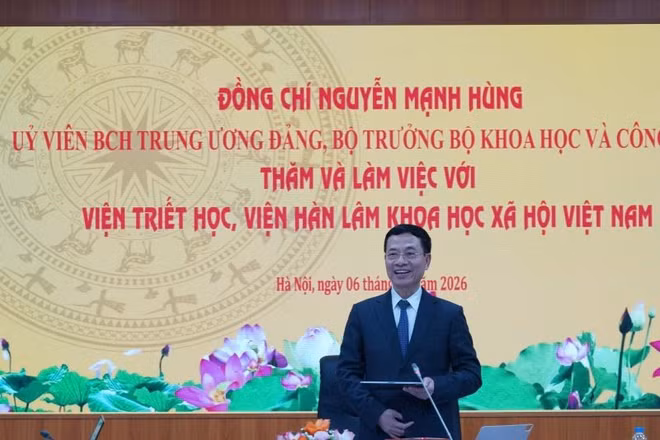 Ủy viên Trung ương Đảng, Bộ trưởng Khoa học và Công nghệ Nguyễn Mạnh Hùng phát biểu tại buổi làm việc.