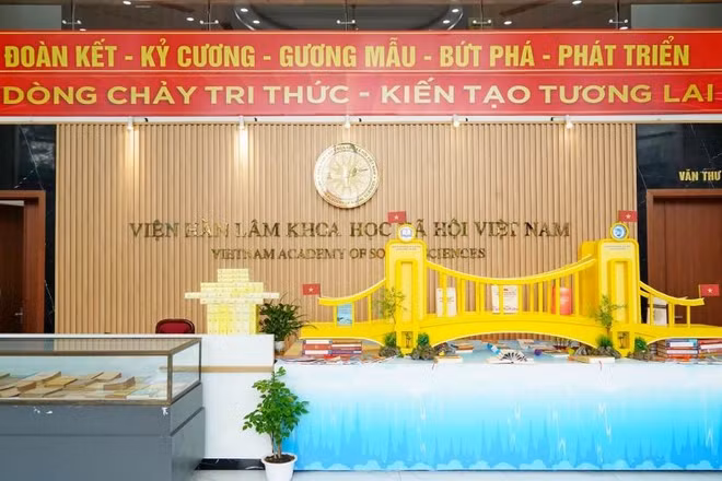 Gian trưng bày thành tựu khoa học xã hội "Dòng chảy tri thức-Kiến tạo tương lai" tại Viện Hàn lâm Khoa học xã hội Việt Nam dịp kỷ niệm ngày Báo chí Cách mạng Việt Nam 21/6.