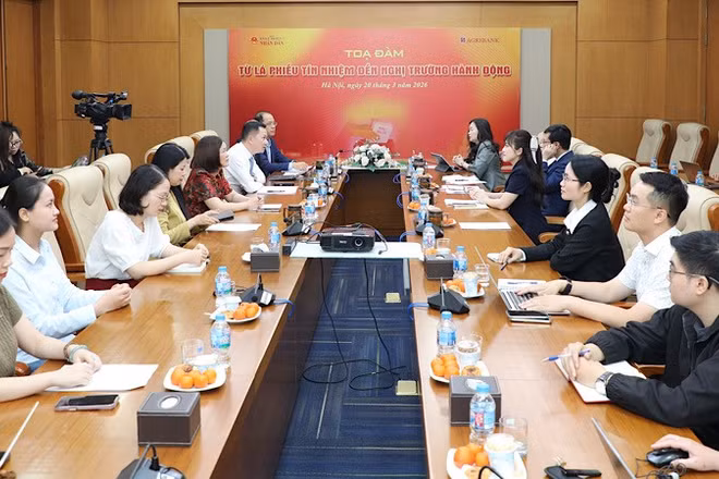 Các đại biểu tham gia Tọa đàm "Từ lá phiếu tín nhiệm đến nghị trường hành động"