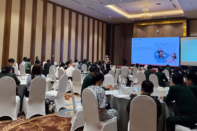Toàn cảnh hội thảo Lồng ghép giới trong các hoạt động khắc phục hậu quả bom mìn sau chiến tranh ở Việt Nam.