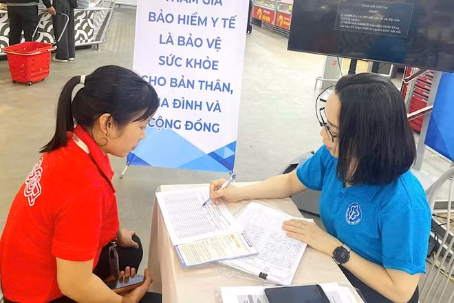 Bảo hiểm xã hội các địa phương tích cực tuyên truyền các điểm mới của Luật Bảo hiểm xã hội năm 2024 cho các chủ hộ kinh doanh trên địa bàn.