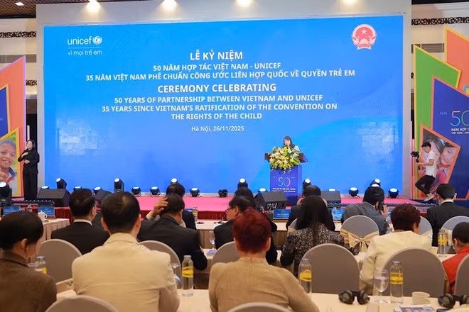 Toàn cảnh Lễ kỷ niệm 50 năm hợp tác Việt Nam - UNICEF, 35 năm Việt Nam phê chuẩn Công ước Liên hợp quốc về Quyền trẻ em.