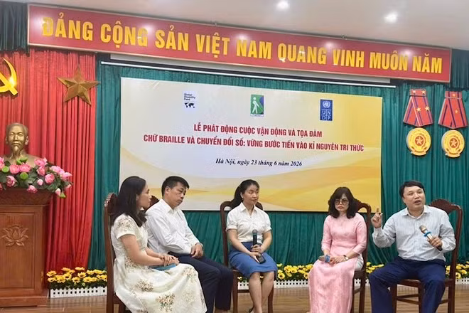 Các chuyên gia thảo luận tại tọa đàm "Kết hợp Braille và công nghệ số: Hành trình để không ai bị bỏ lại phía sau".